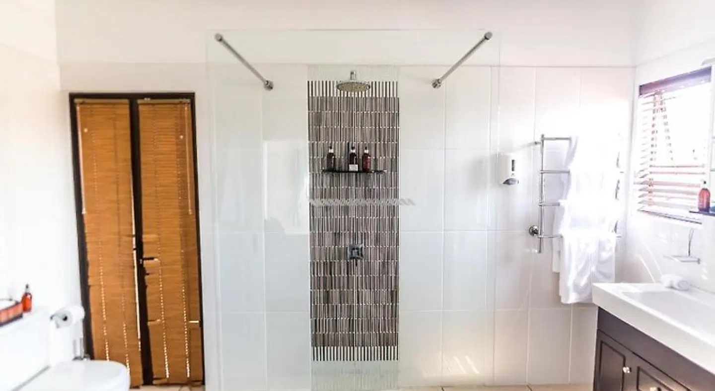 Point B Guest House Badezimmer