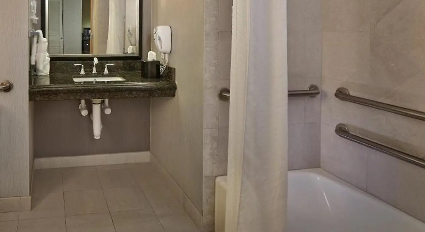 Holiday Inn Jacksonville E 295 Baymeadows by IHG Badezimmer