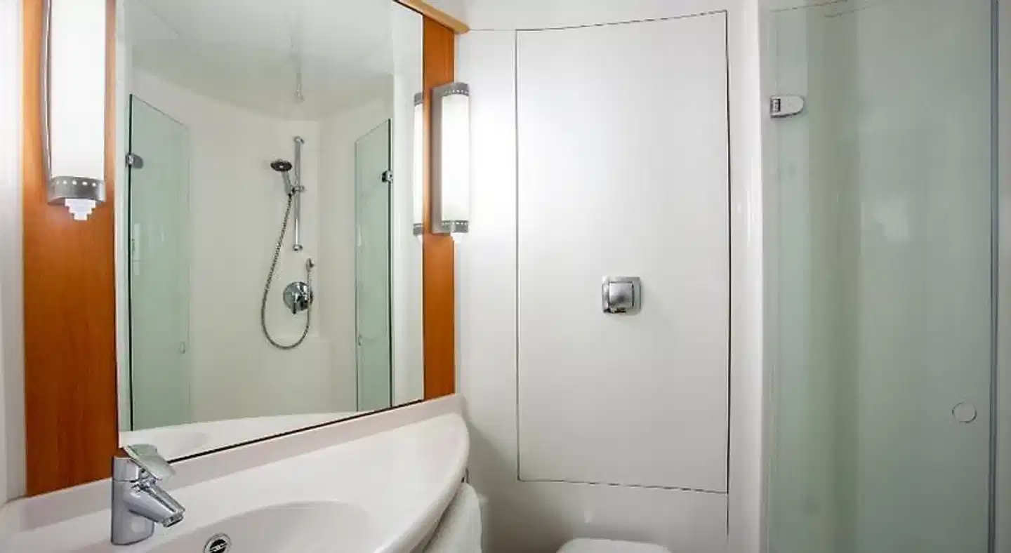 ibis Belfast City Centre Badezimmer