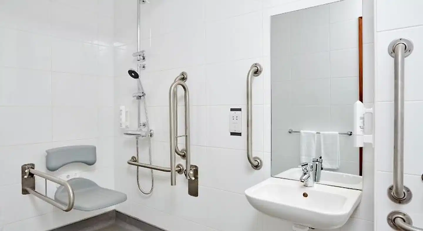 ibis Belfast City Centre Badezimmer