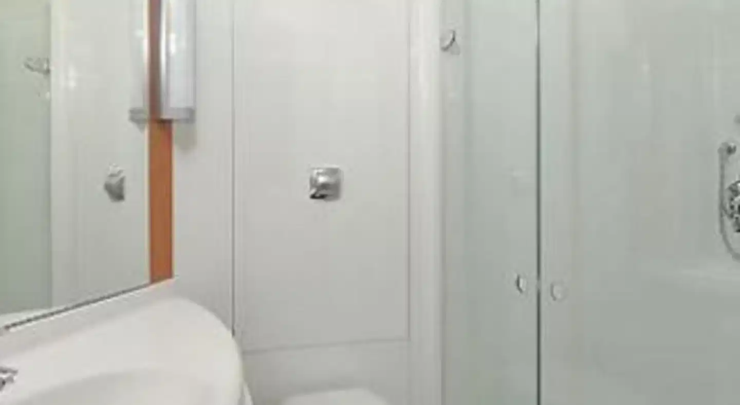 ibis Belfast Queens Quarter Badezimmer