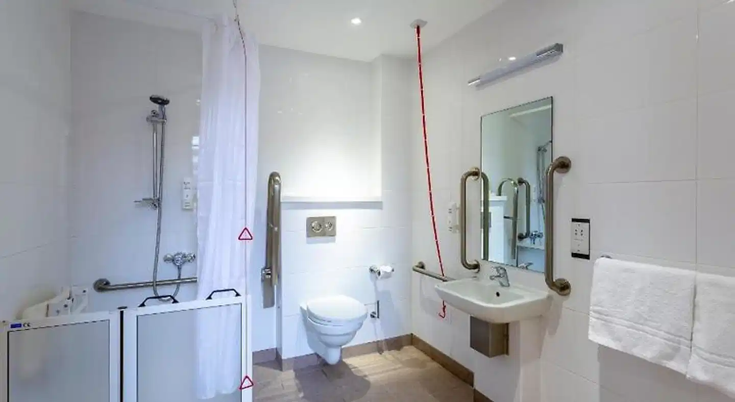 ibis Belfast Queens Quarter Badezimmer