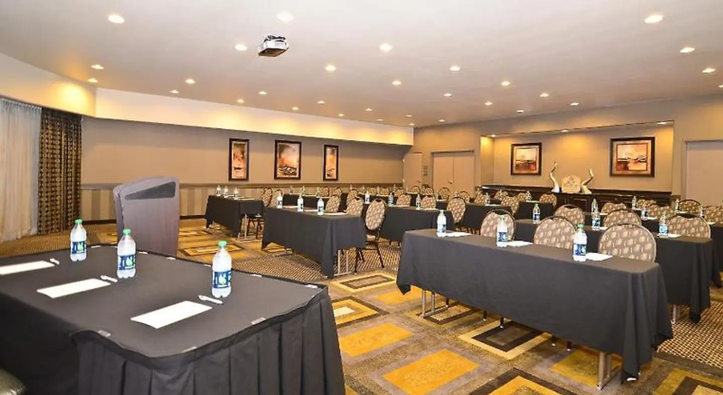 Best Western Premier Crown Chase Inn & Suites Konferenz