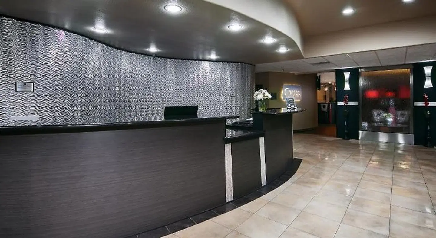 Best Western Premier Crown Chase Inn & Suites LOUNGE_LOBBY