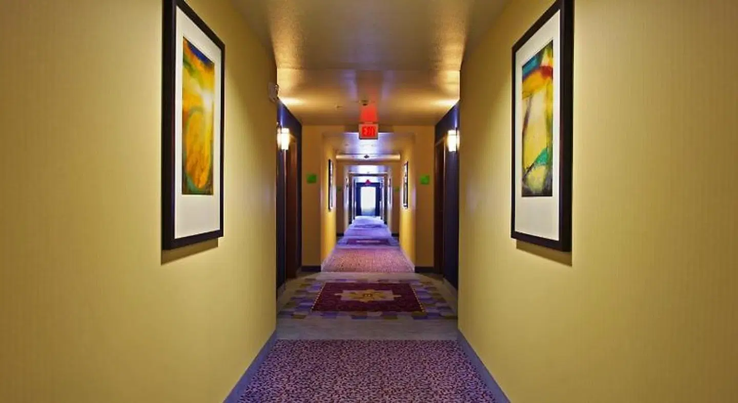 Holiday Inn & Suites Phoenix Airport HEALTH_BEAUTY