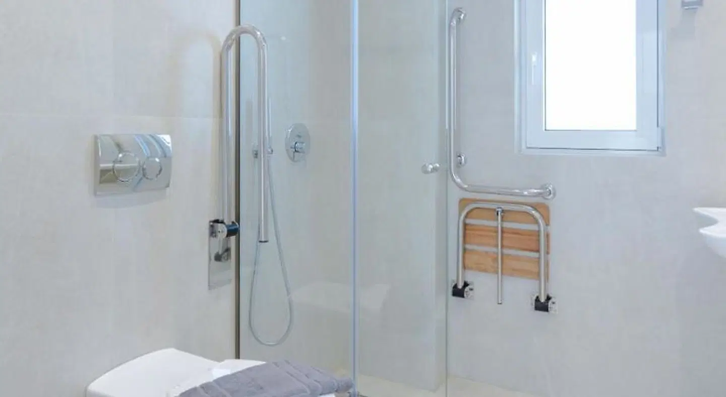 Colonides Beach Hotel Badezimmer