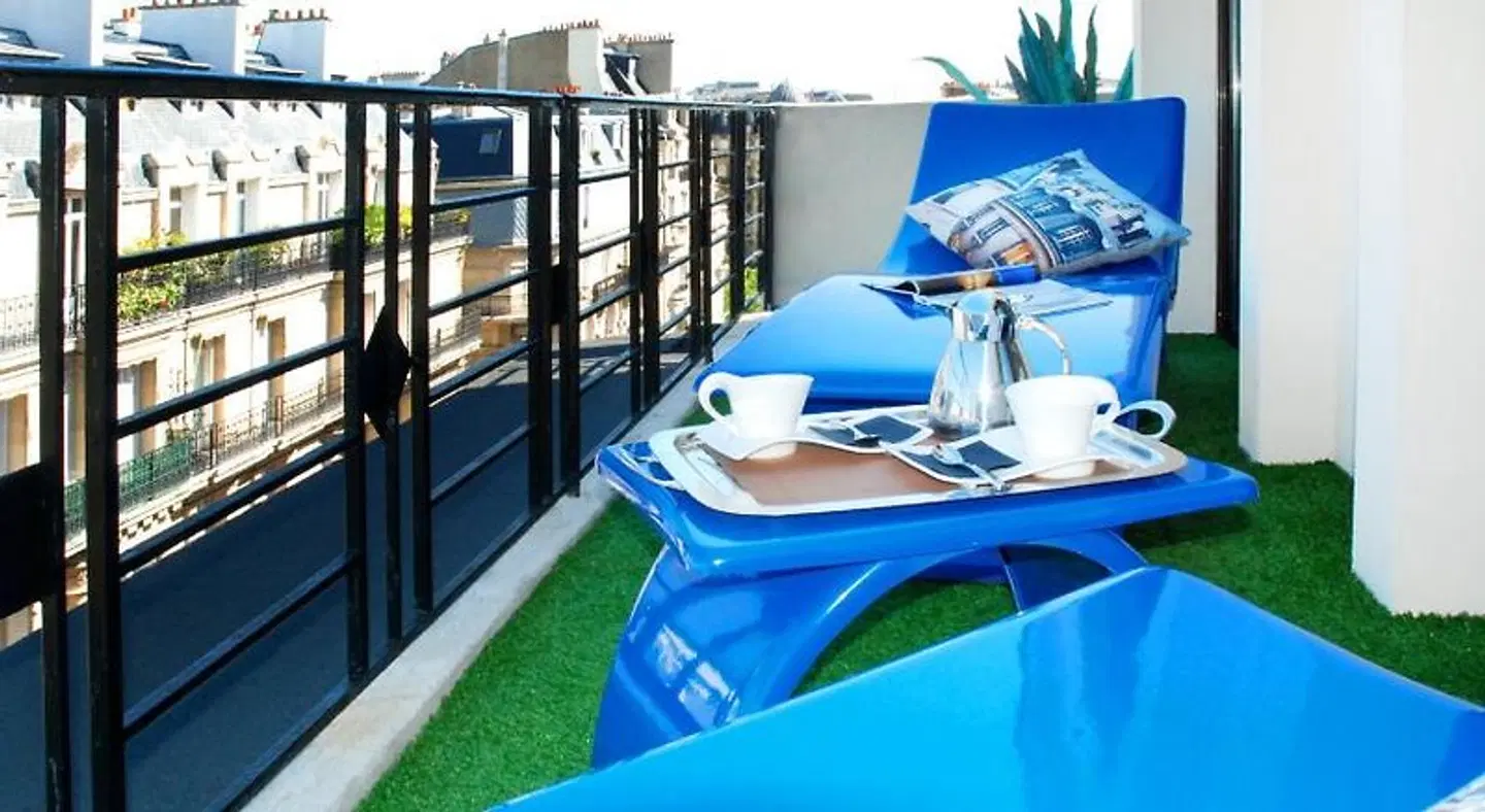 Westside Arc de Triomphe HEALTH_BEAUTY