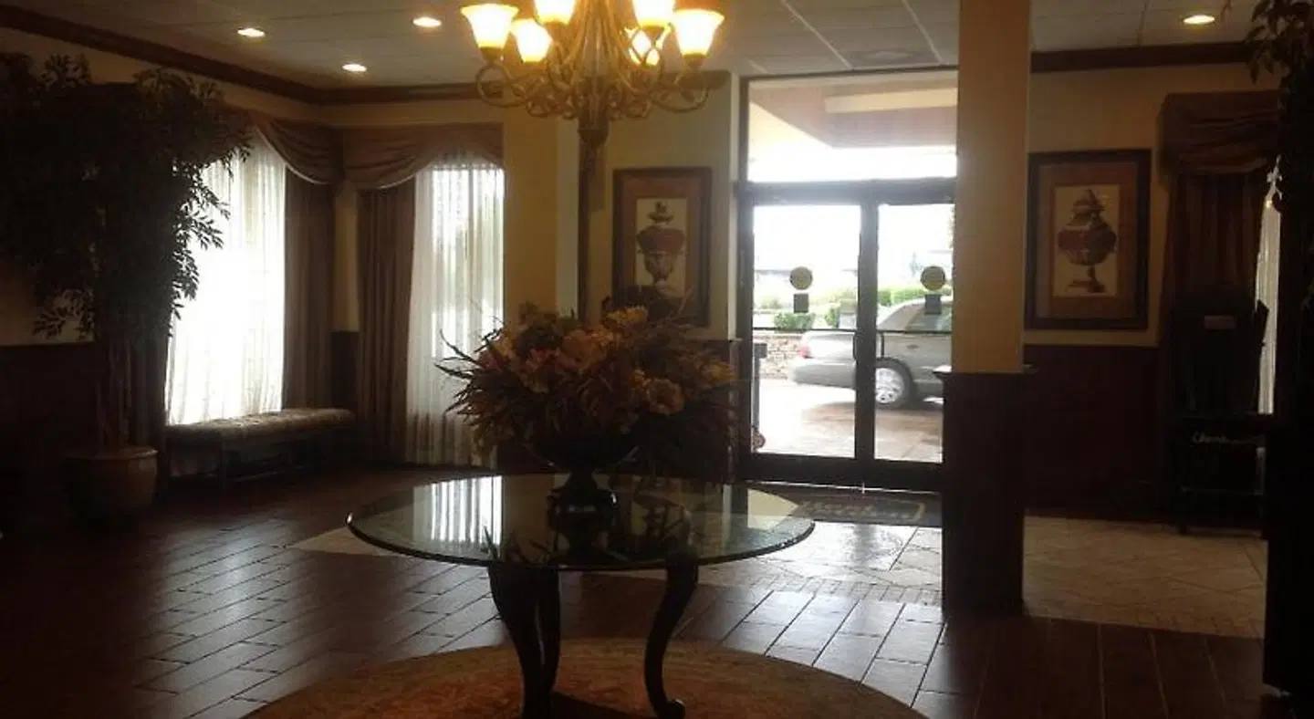 Best Western Plus Burlington LOUNGE_LOBBY