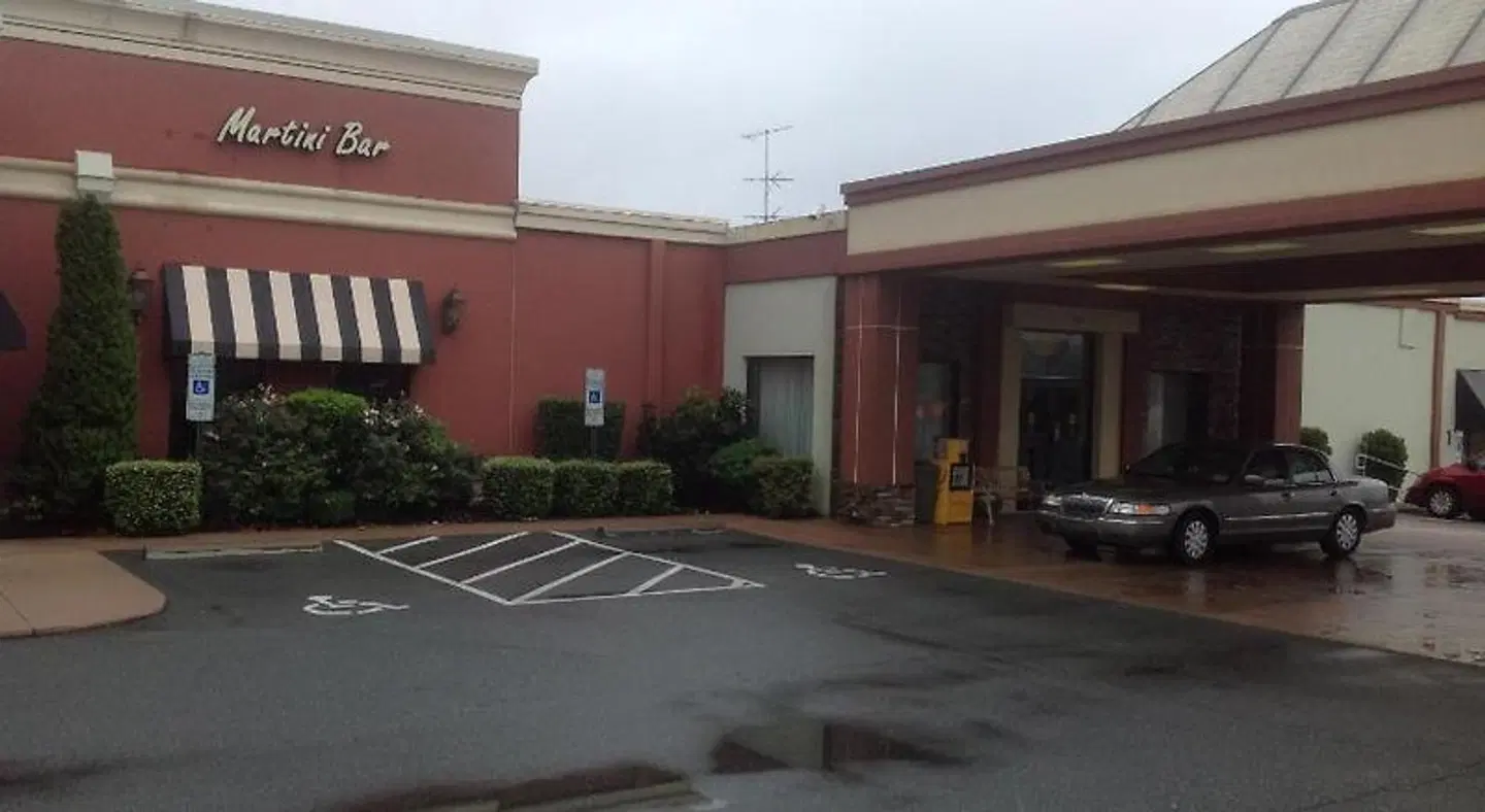 Best Western Plus Burlington EXTERIOR