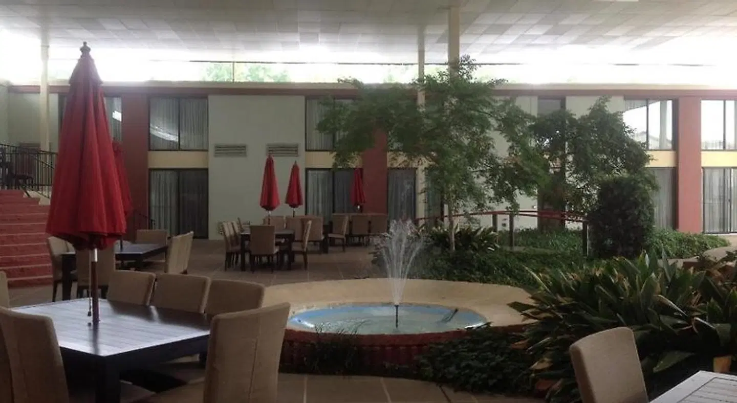 Best Western Plus Burlington Terrasse