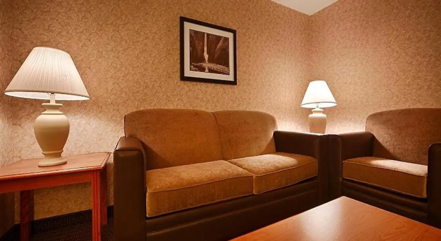 Best Western Plus Cascade Inn & Suites ROOM_EXAMPLE