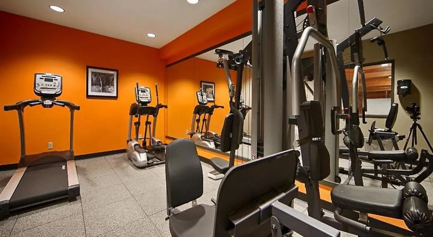 Best Western Plus Cascade Inn & Suites SPORTS_AND_LEISURE