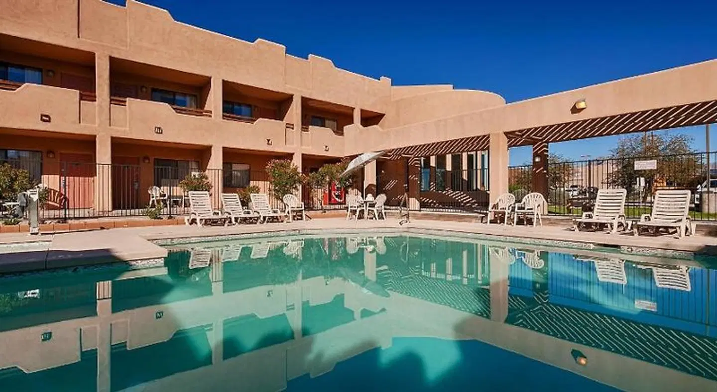 Best Western Apache Junction Inn OUTDOOR_POOL