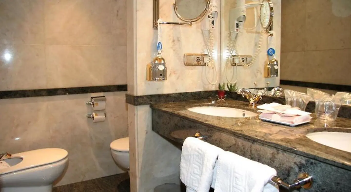 Hostal Paris Badezimmer