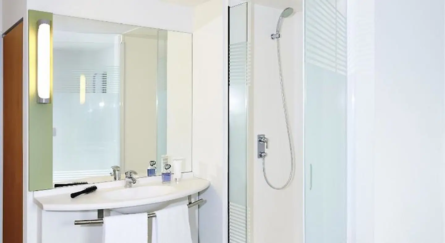 ibis budget Zurich Airport Badezimmer
