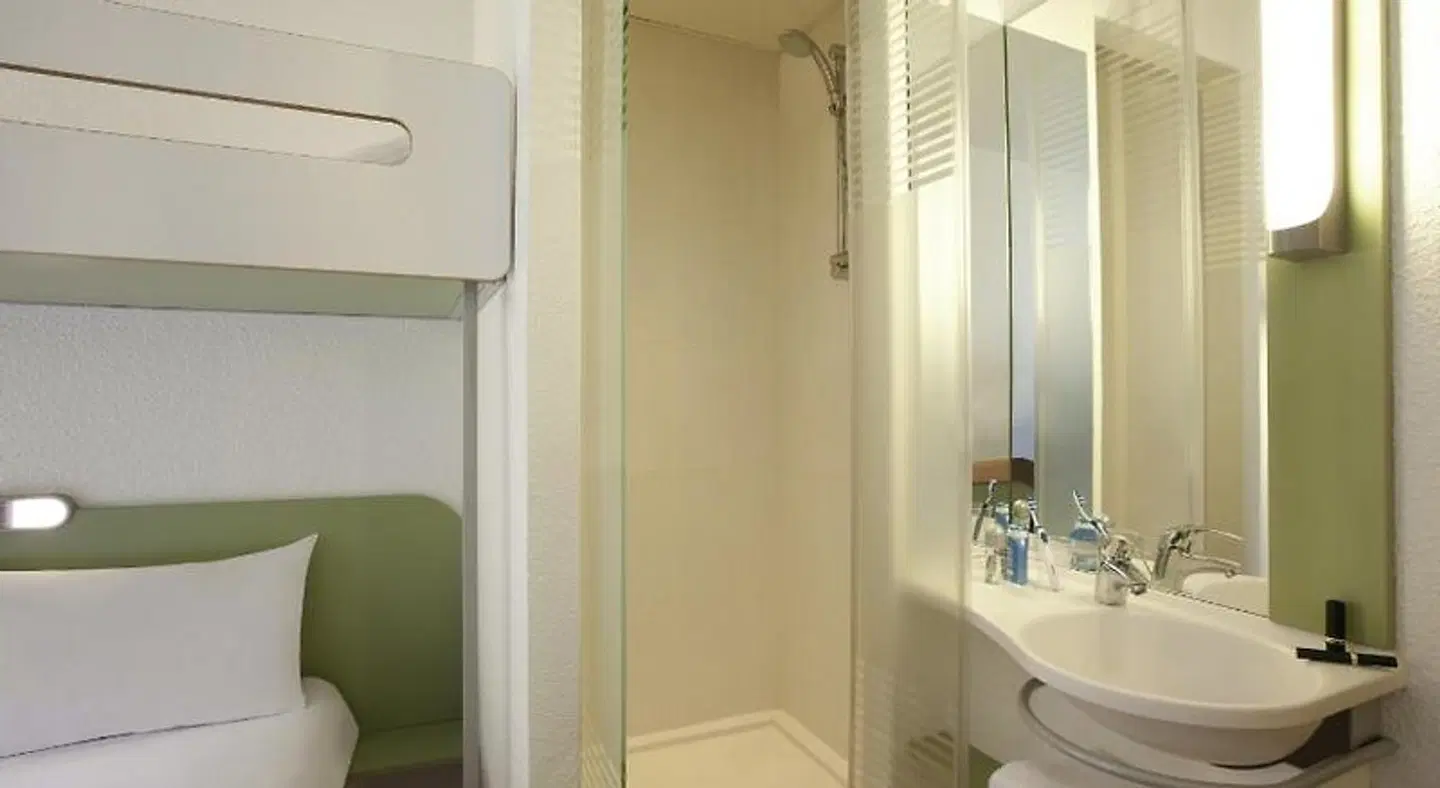 ibis budget Zurich Airport Badezimmer