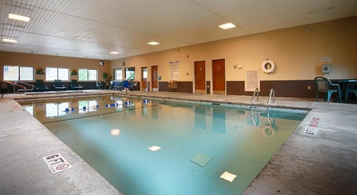 Best Western Inn & Suites of Macon Hallenbad