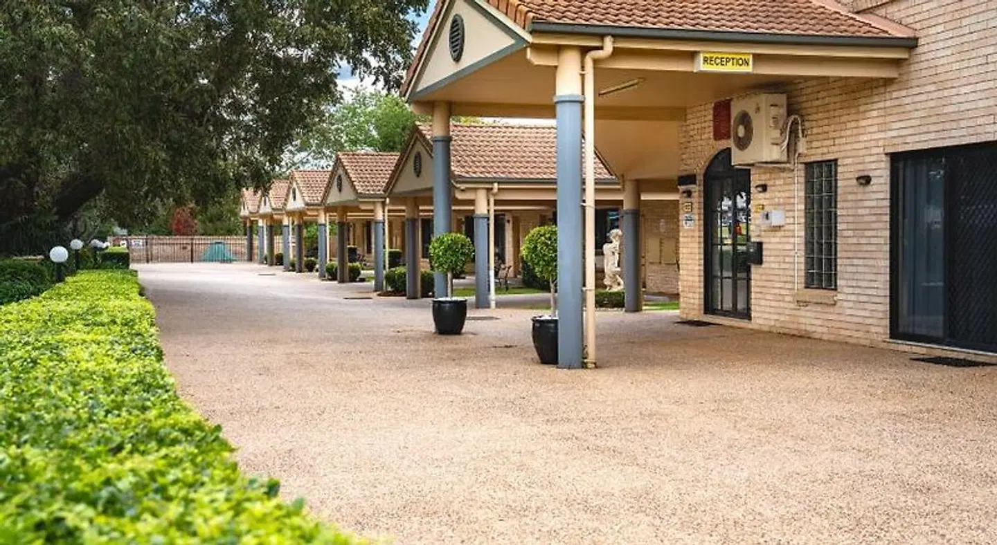Best Western Tuscany on Tor Motor Inn EXTERIOR