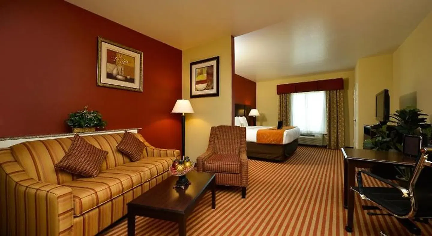 Comfort Suites Bay City ROOM_EXAMPLE