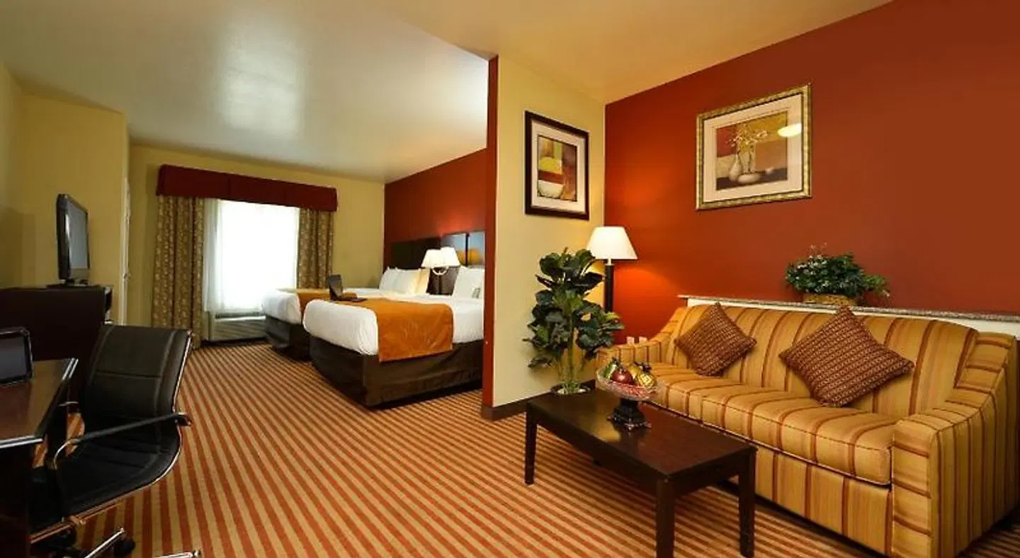 Comfort Suites Bay City ROOM_EXAMPLE