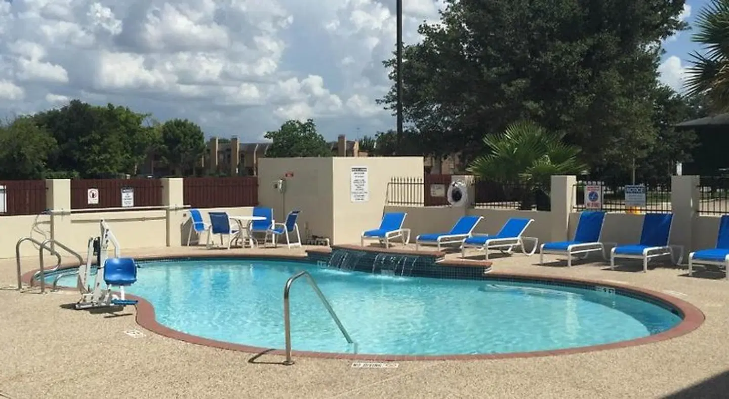 Best Western Fountainview Inn & Suites Near Galleria OUTDOOR_POOL