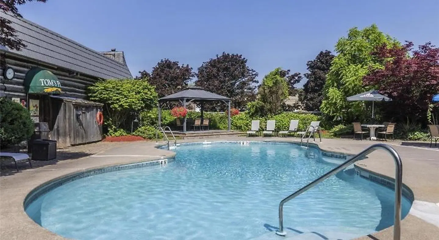 Best Western Fireside Inn OUTDOOR_POOL