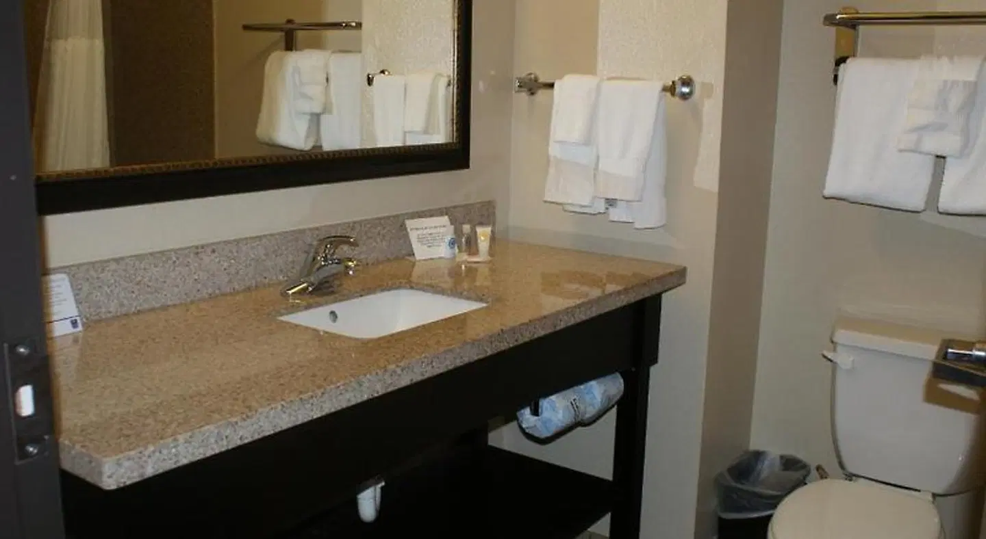 Comfort Inn & Suites Paris Badezimmer