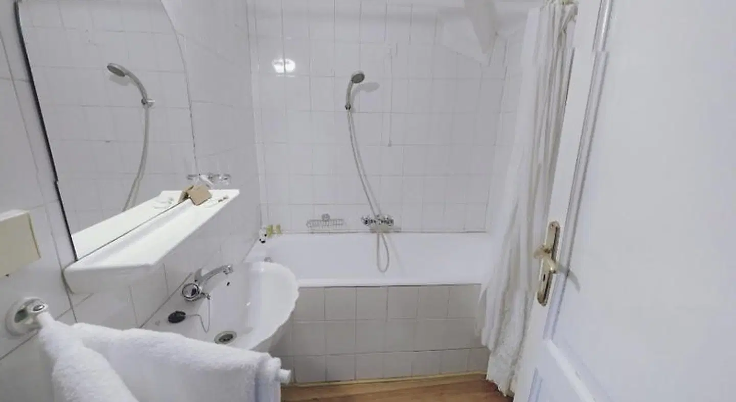 Loriet Hotel Badezimmer