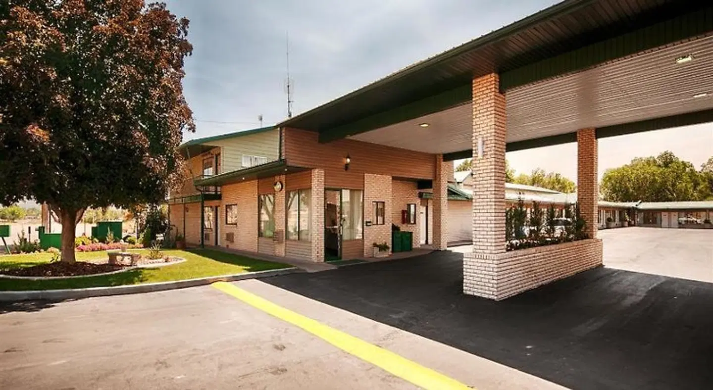 Best Western Paradise Inn & Resort EXTERIOR