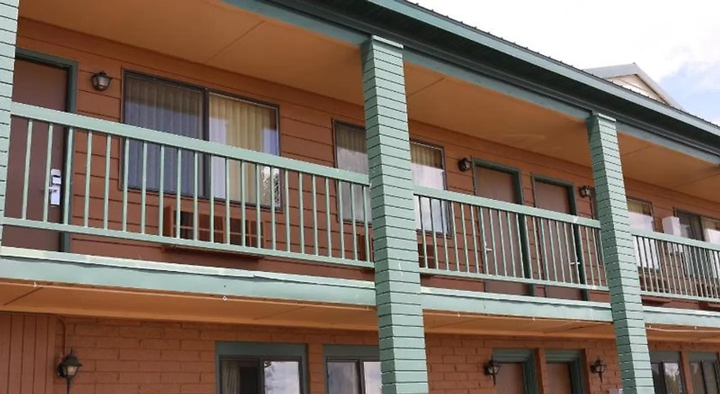 Best Western Weston Inn EXTERIOR