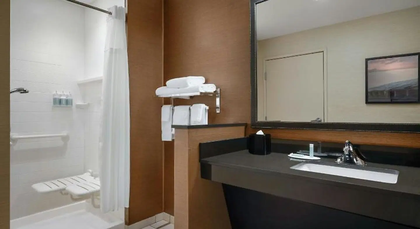 Fairfield Inn & Suites by Marriott Bristol Badezimmer