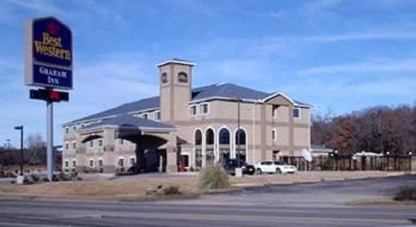 Best Western Plus Graham Inn EXTERIOR