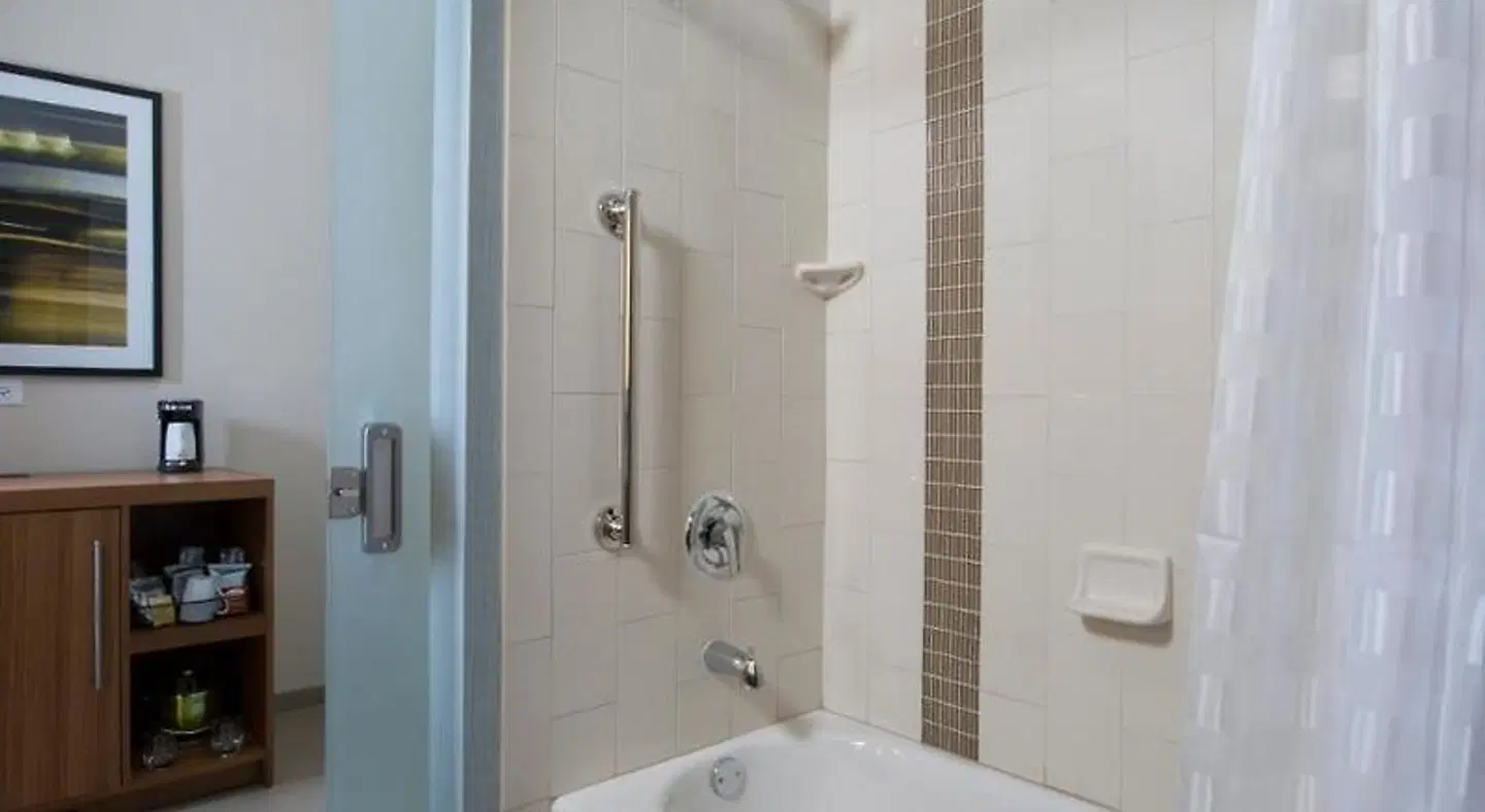 Hyatt Place Savannah Airport Badezimmer