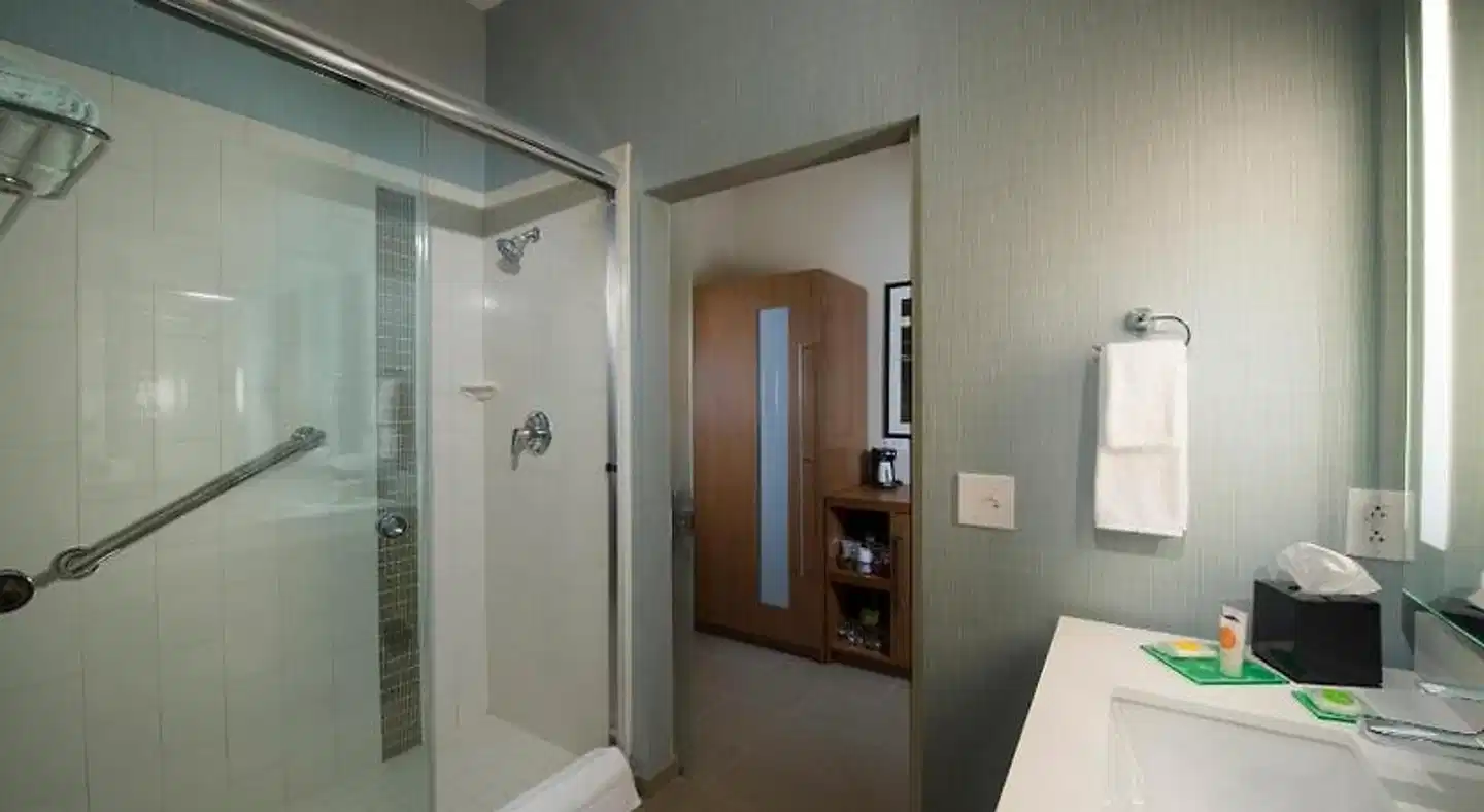 Hyatt Place Savannah Airport Badezimmer