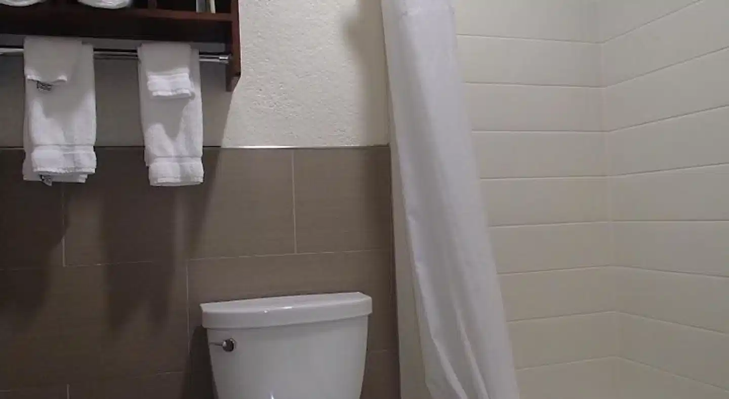 Super 8 by Wyndham Houston Hobby Airport South Badezimmer