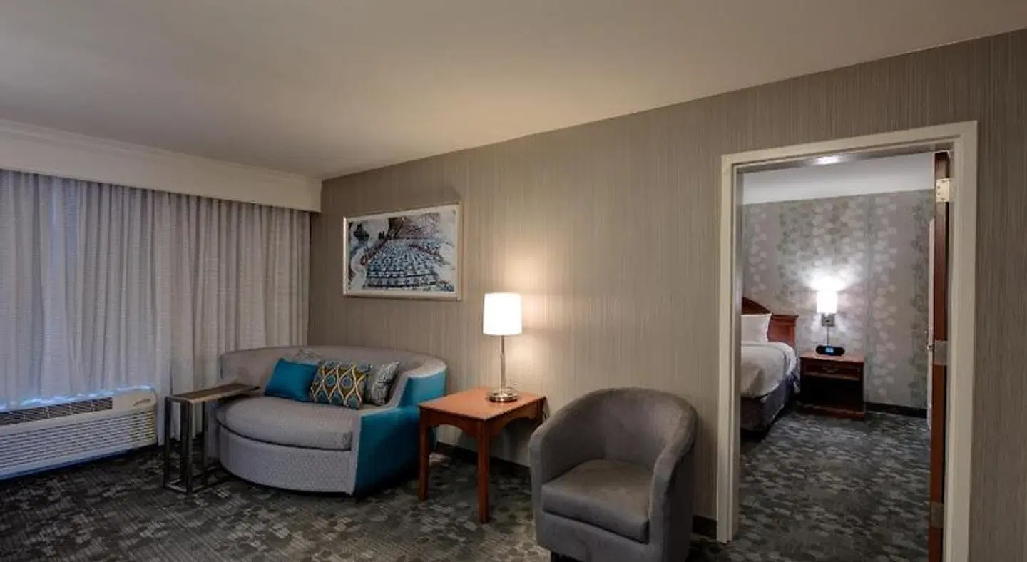 Courtyard by Marriott Chapel Hill ROOM_EXAMPLE