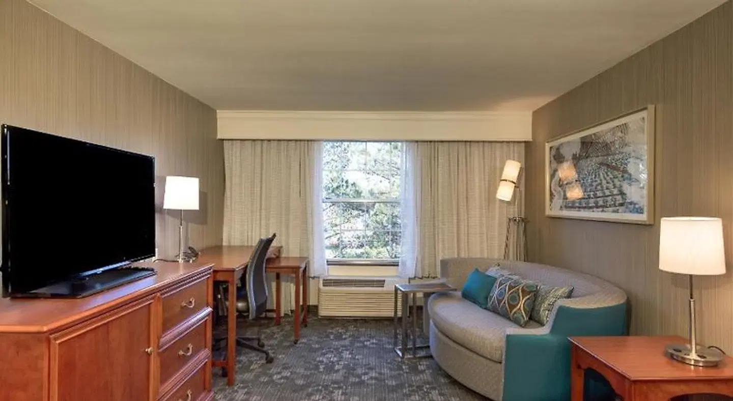 Courtyard by Marriott Chapel Hill ROOM_EXAMPLE