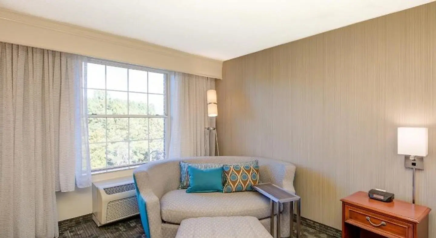 Courtyard by Marriott Chapel Hill ROOM_EXAMPLE