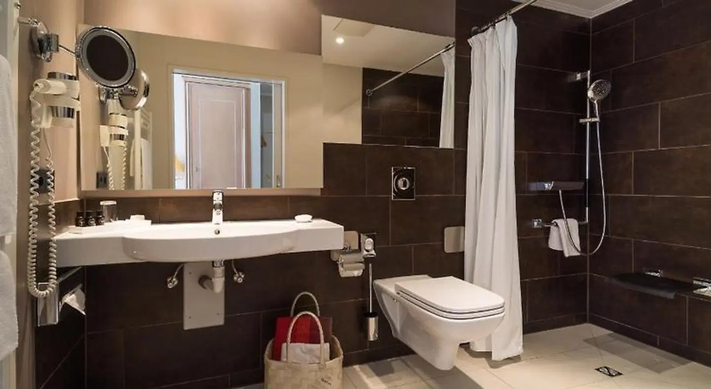 Upstalsboom Hotel Ostseestrand Badezimmer