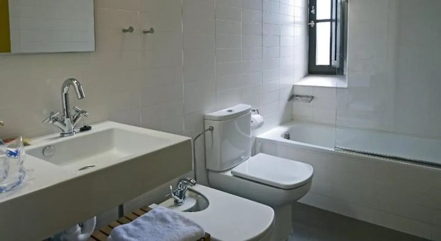 Hospedería de Alesves Badezimmer
