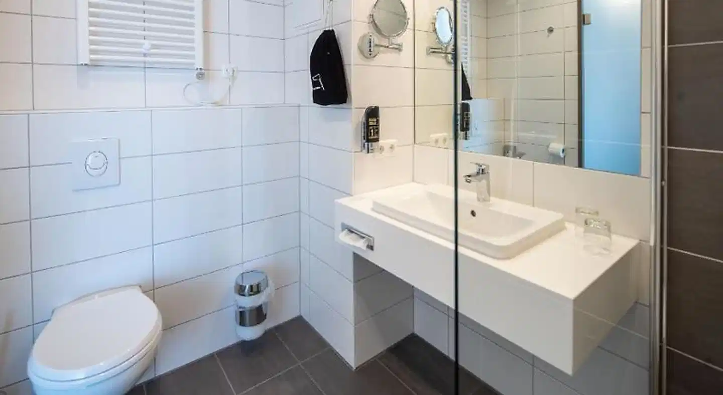 Hotel Schlossberg Wehingen Badezimmer