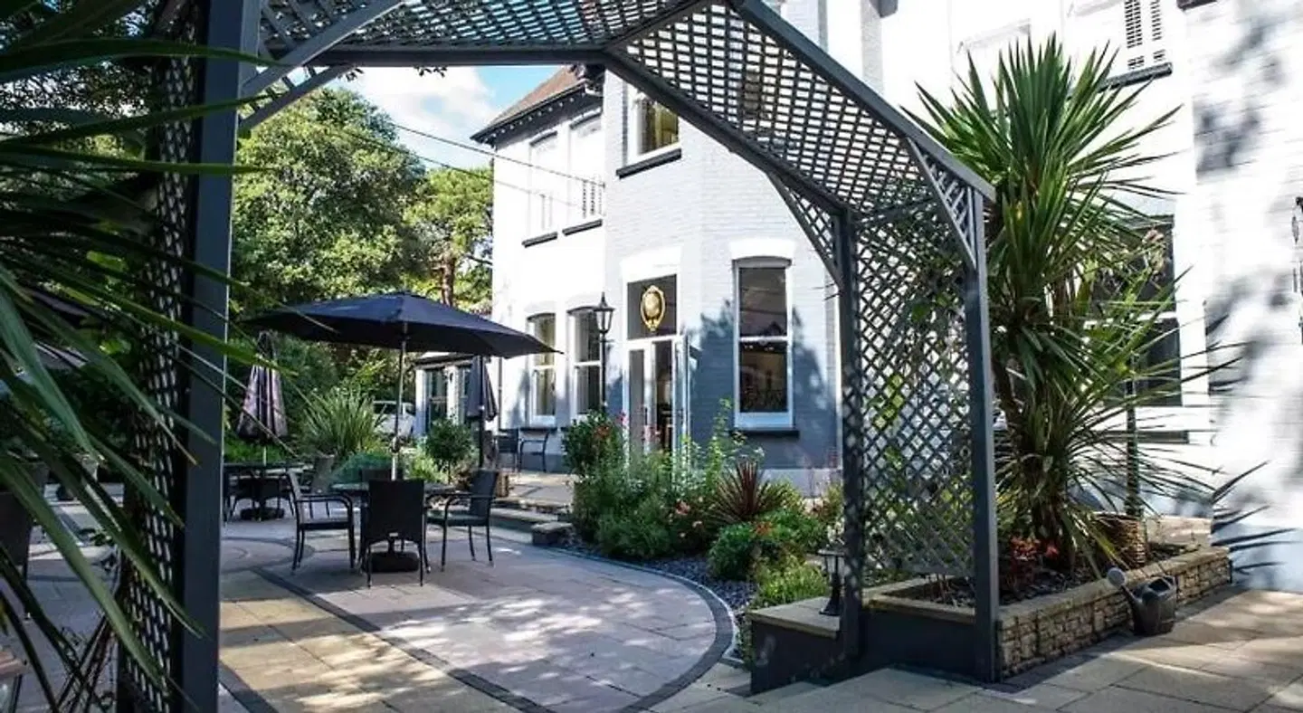 Derby Manor Hotel EXTERIOR