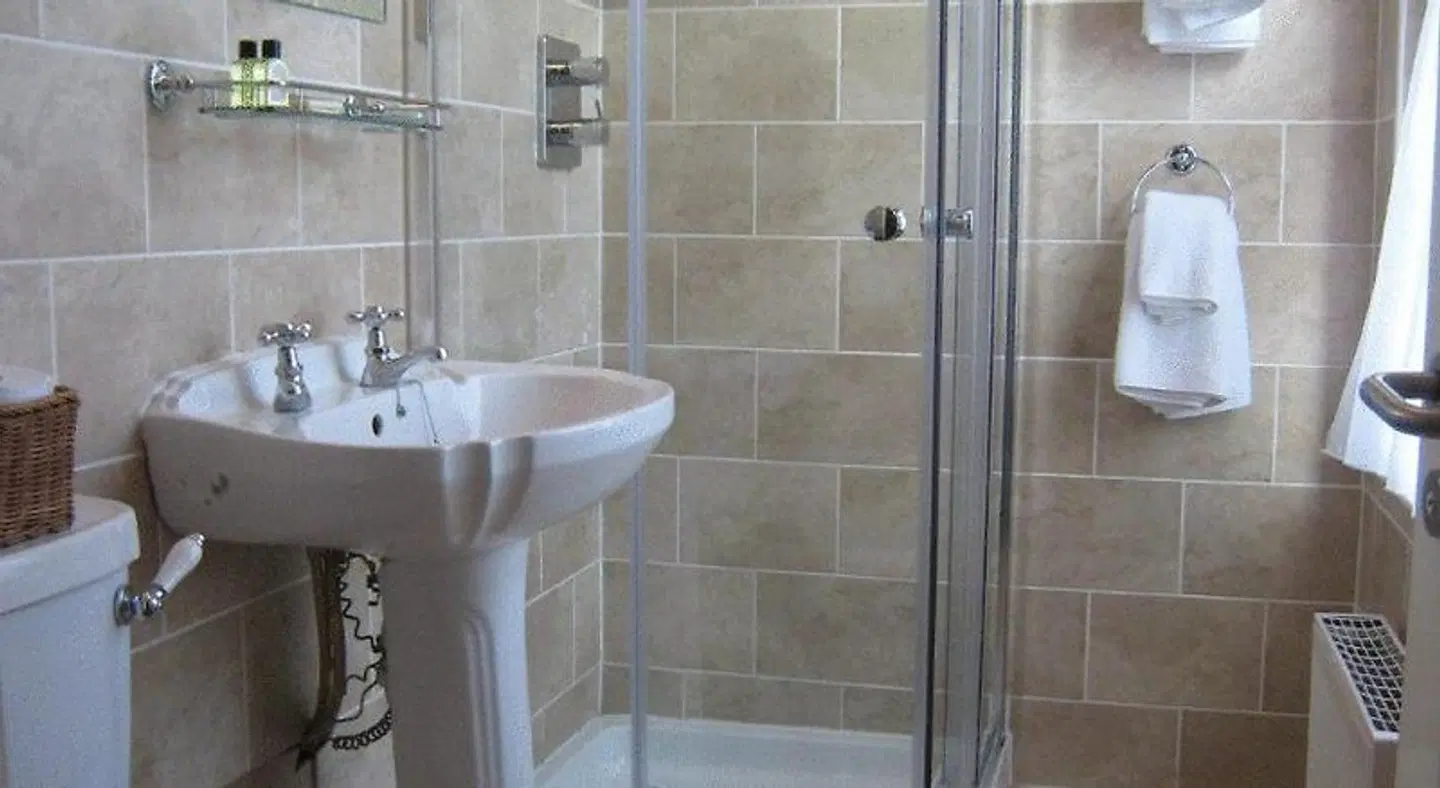 O'Neills Victorian Pub & Townhouse Badezimmer