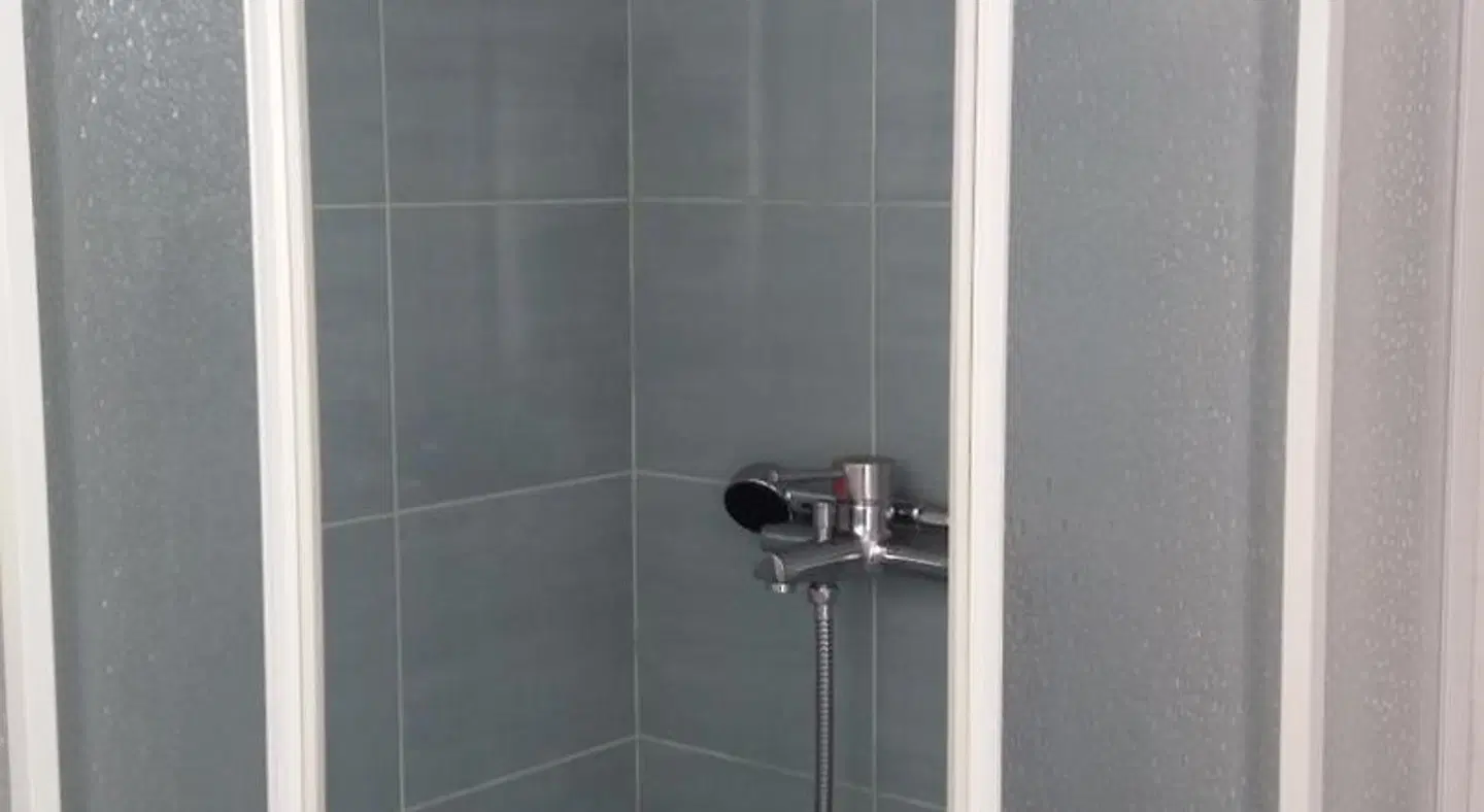 Manos Rooms Badezimmer