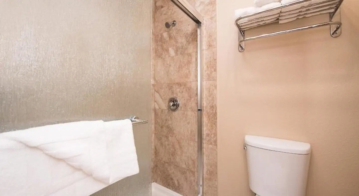 La Fuente Inn & Suites Badezimmer