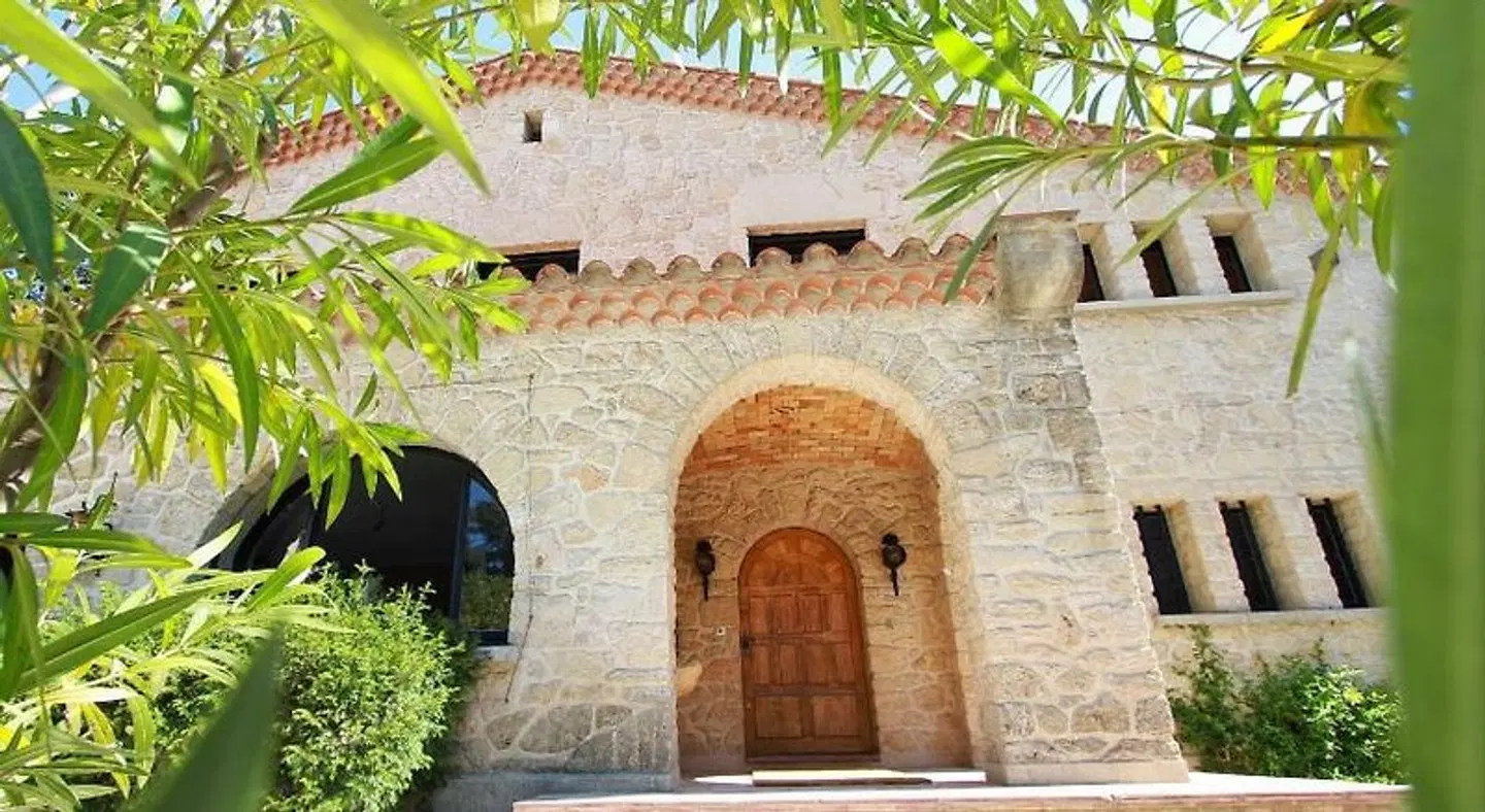 Le Sens Six EXTERIOR