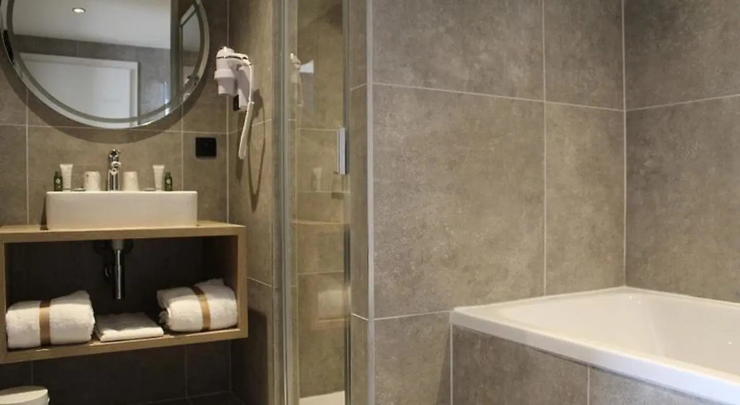 Hotel Les Muses Badezimmer