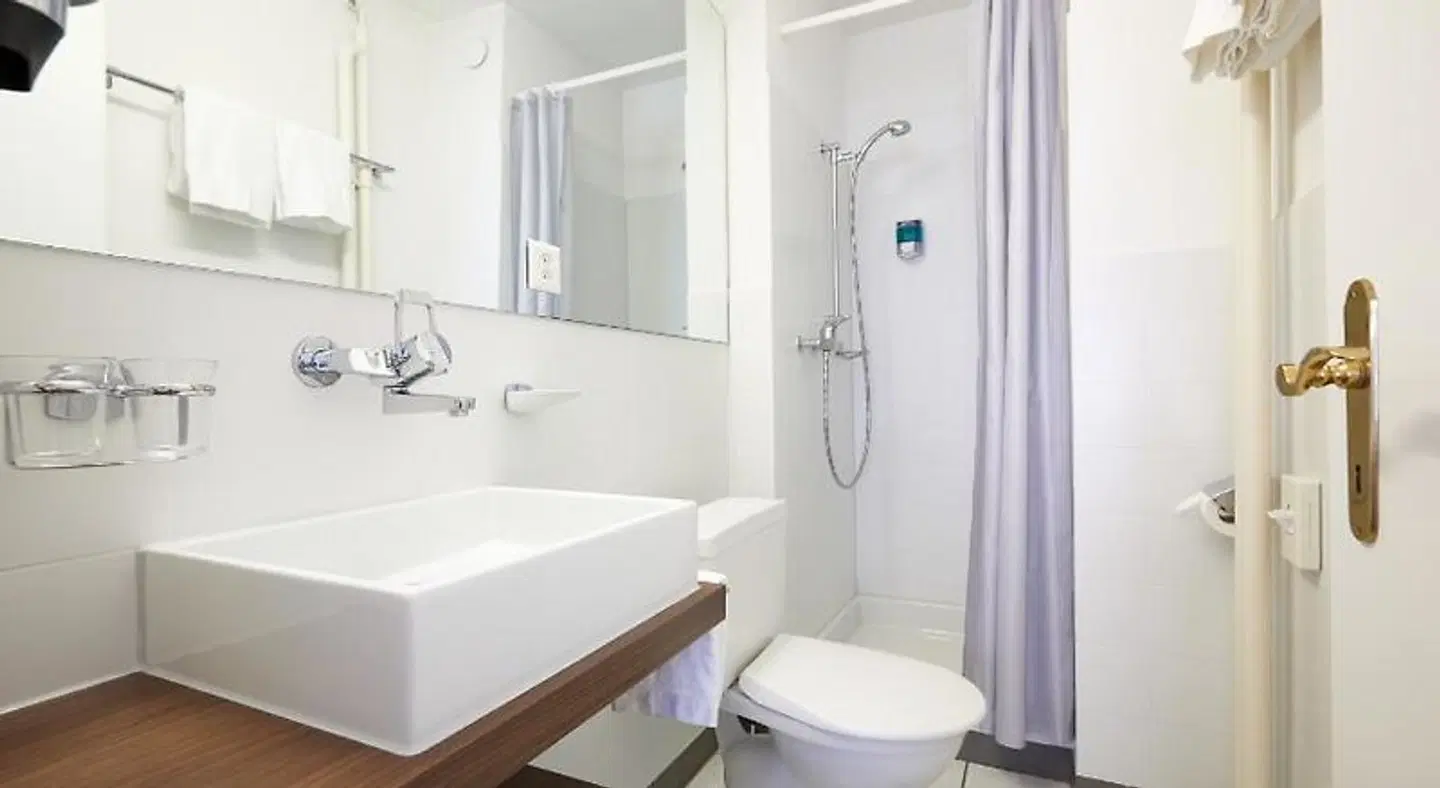 Schmid & ALFA am See Badezimmer