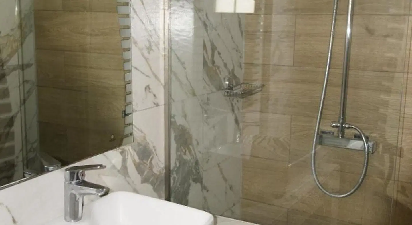 Amoudi Hotel Studios Apartments Badezimmer