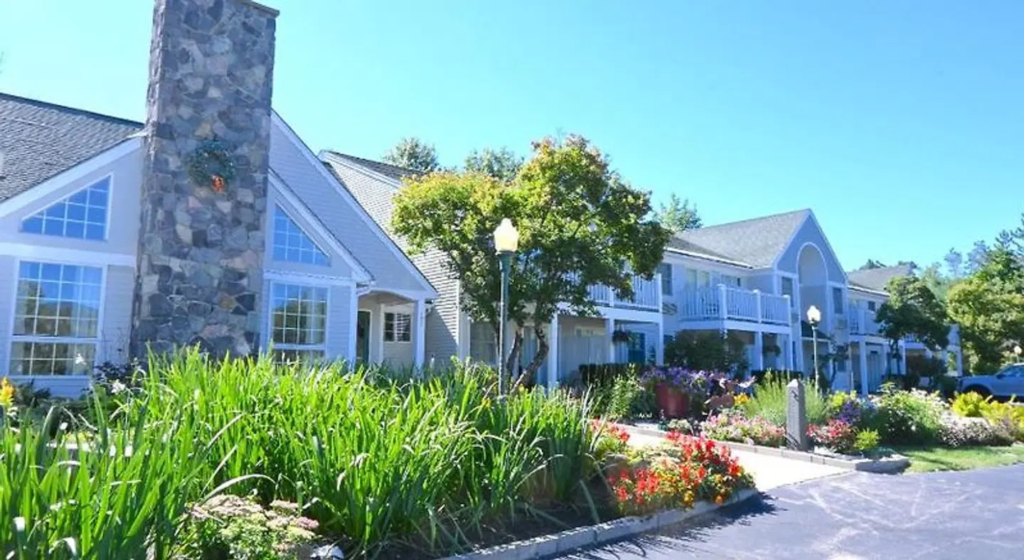 Lodge at Jackson Village EXTERIOR